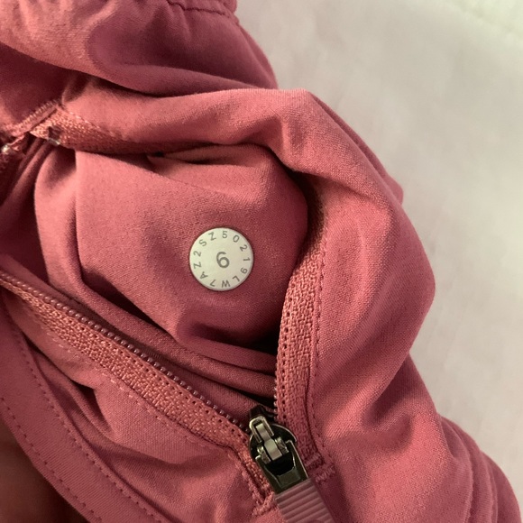 Lululemon Tracker V shorts size 6 - Picture 5 of 6